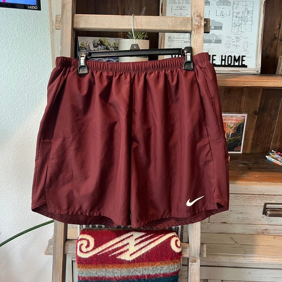 Nike Other - Nike men’s dri fit challenger 7” brief lined versatile shorts size Large